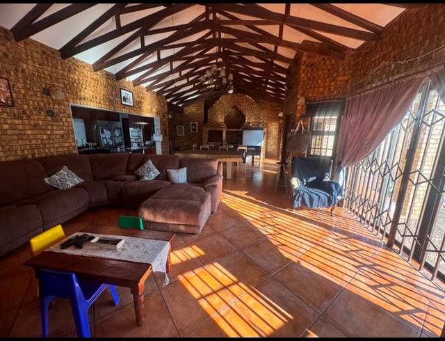 4 BEDROOM HOUSE FOR SALE IN CLUBVILLE